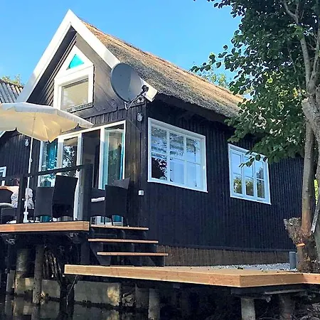 Feriehus Bootshaus Mecklenburg In Am Inselsee