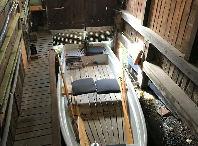 Bootshaus Mecklenburg In Am Inselsee Hébergement de vacances *